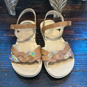 Adorable and comfortable Crown Vintage sandals. Big Girls size 4.